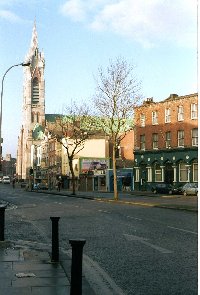 Strassenbild mit Kirche