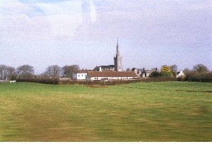 Dorf mit Kirche